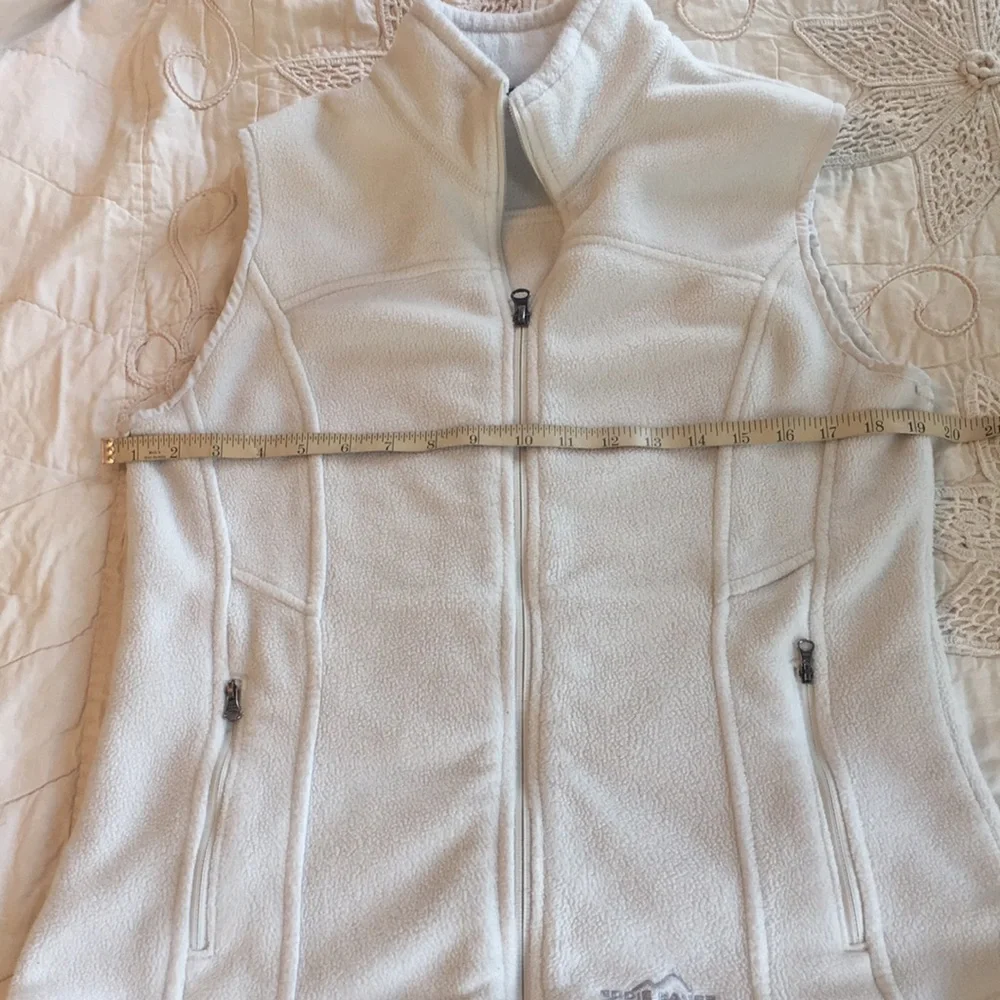 Eddie Bauer Women’s fleece zippered vest. - Picture 2 of 6